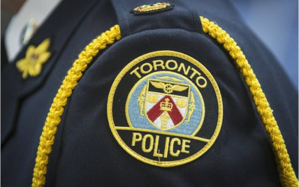 В Канаде полиция застрелила мужчину с оружием возле начальной школы