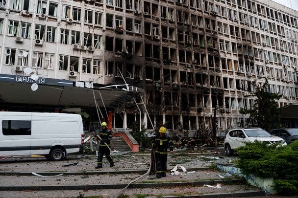 Щонайменше 36 постраждалих і двоє загиблих — такі наслідки масованої атаки ворожих БпЛА на Київ 23 вересня 2026. / © Associated Press