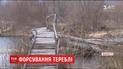 Люди на Закарпатье вынуждены ежедневно бродом преодолевать горную реку Тереблю