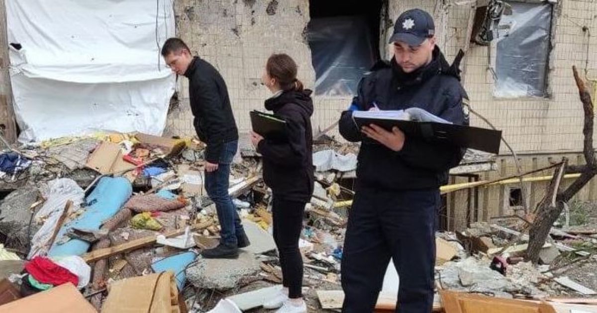 Обстріли Дарницького району Києва: внаслідок руйнування стін одного із будинків загинула місцева мешканка