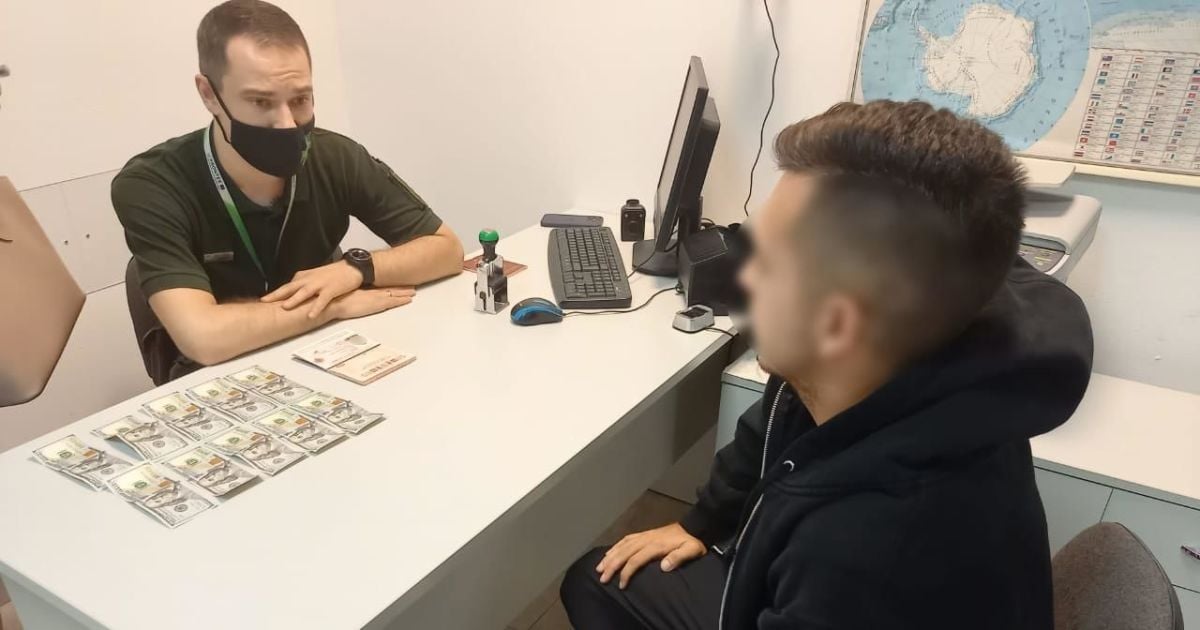 Welcome to Ukraine: український прикордонник ефектно потролив росіянина, який дав йому хабар (відео)