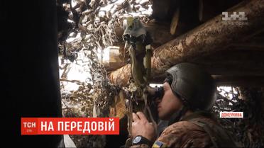 Вражеские войска стреляют из тяжелого вооружения вдоль Торецка