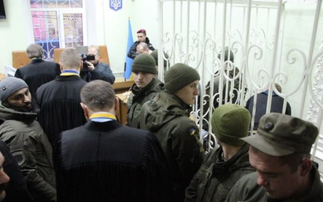 Зал суду заблокований активістами. / © gre4ka.info