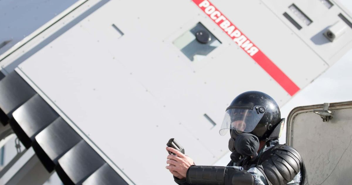 У РФ росгвардійці розстріляли підозрюваного в крадіжці шпалер у його квартирі