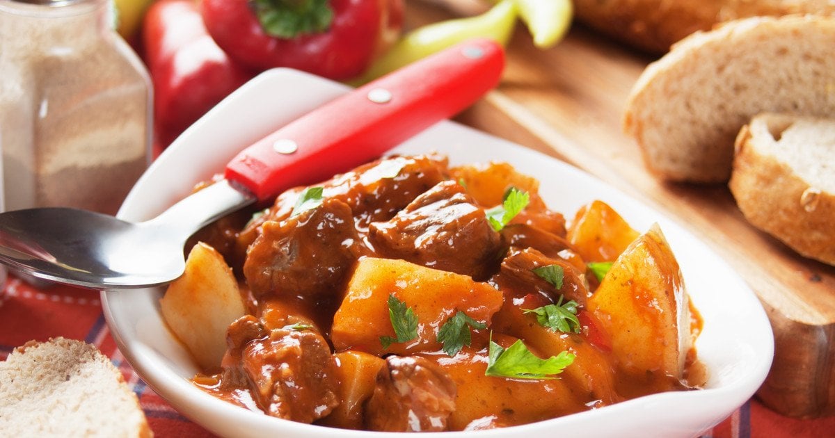 Гуляш из говядины с картофелем
