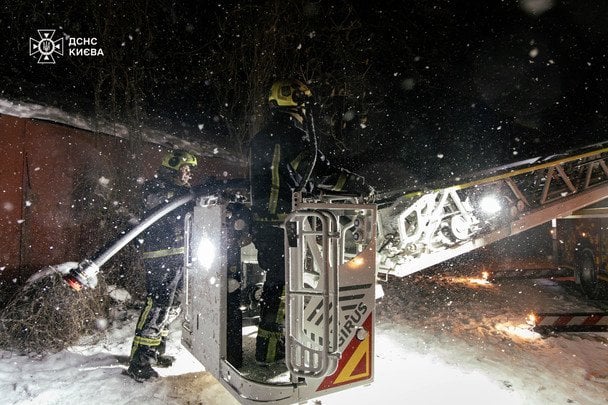 Наслідки нічної ворожої атаки на Київ / © ГУ ДСНС у Києві