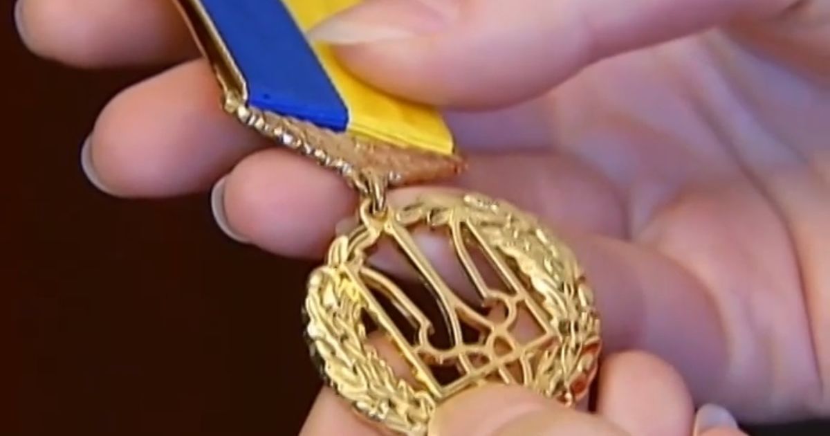Предатели до сих пор носят ордены "Герой Украины"