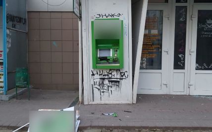 В Харькове неизвестные взорвали банкомат "Приватбанка"