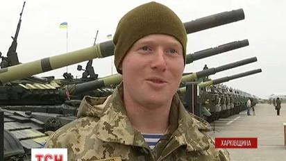 Президент Украины официально передал ВСУ более сотни единиц техники и вооружения