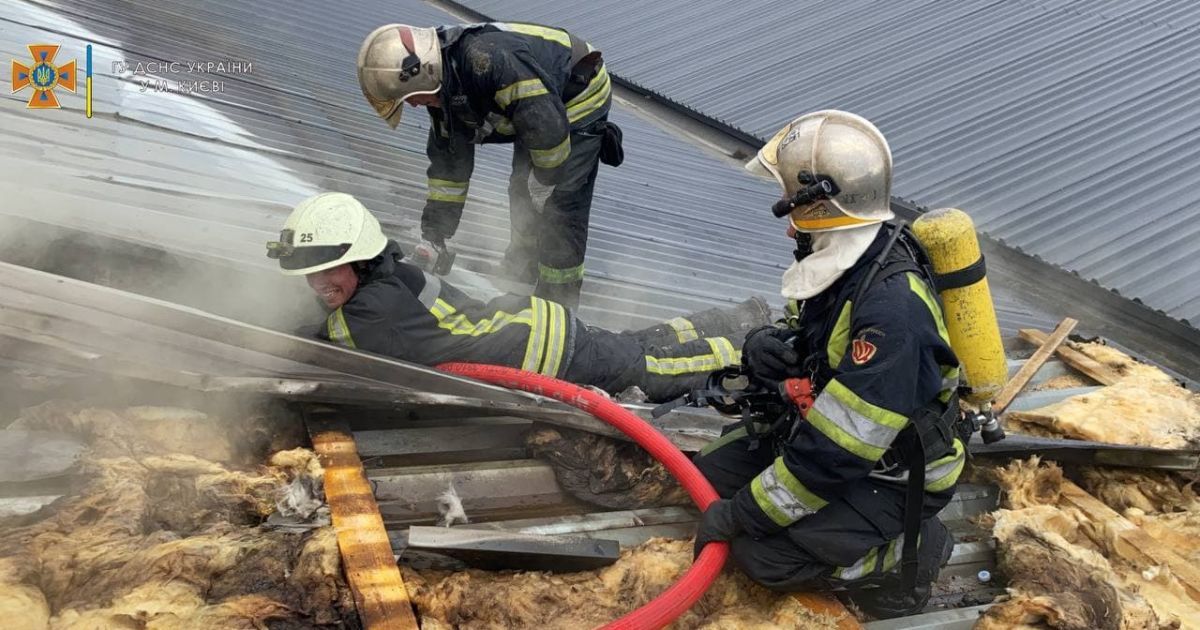 Пожежа у Києві на Куренівській локалізована, але є ускладнення