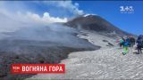 Лава и камни с самого активного вулкана Европы травмировали туристов