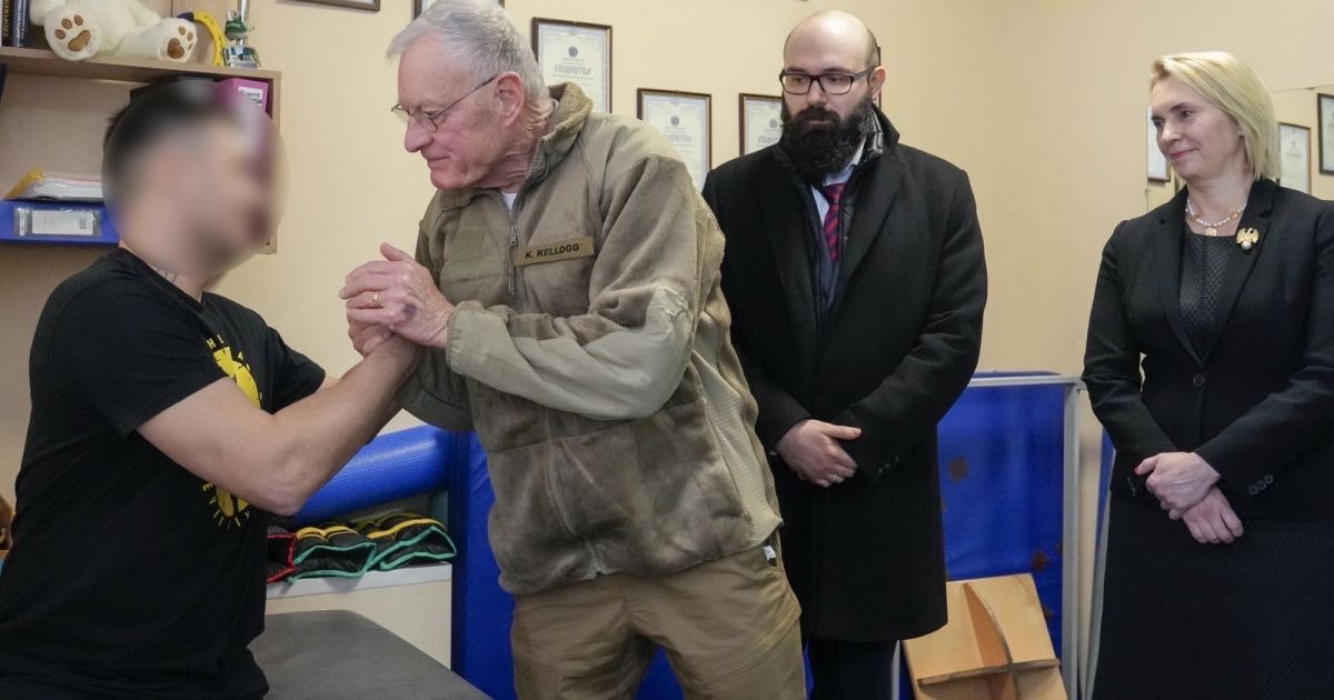 Кіт Келлог у Ірпінському військовому госпіталі
