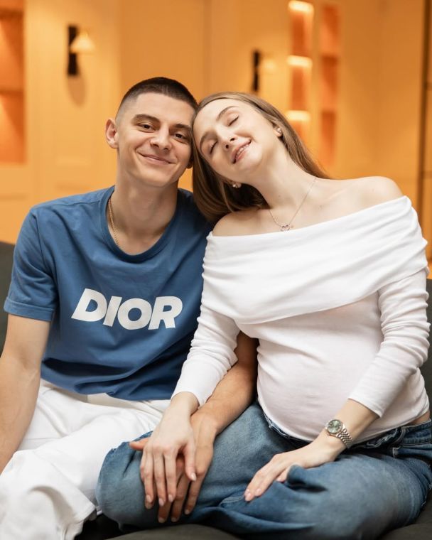 Виталий Миколенко и его жена Виктория ждут ребенка / Фото: instagram.com/mikola_16 / © 
