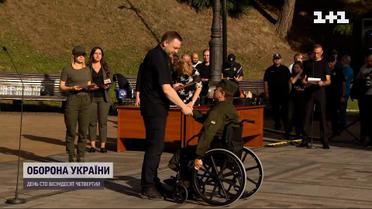 "Форт" та "Глок": в центрі Києва роздавали зброю