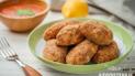 Рубленые котлеты из куриного филе с томатно-яблочным соусом: рецепт от Евгения Клопотенко