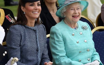 Они вдохновляют: в честь королевы Елизаветы II и герцогини Кембриджской выпустили губную помаду