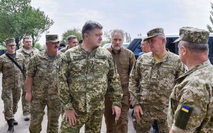 Порошенко отреагировал на заявление Меркель и Макрона относительно перемирия на Донбассе