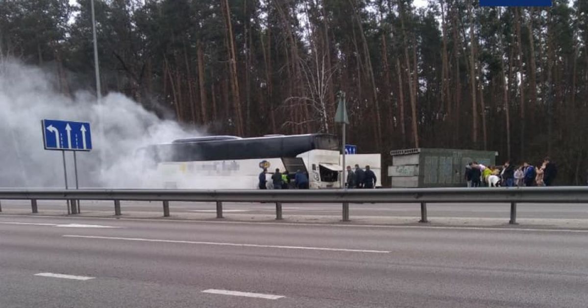На в’їзді до столиці горів автобус із пасажирами