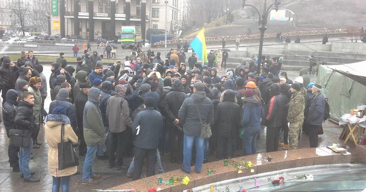 майдан прибирають_4 / © Facebook.com/Олександр Рудоманов