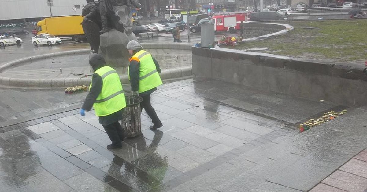 майдан прибирають_2 / © Facebook.com/Олександр Рудоманов