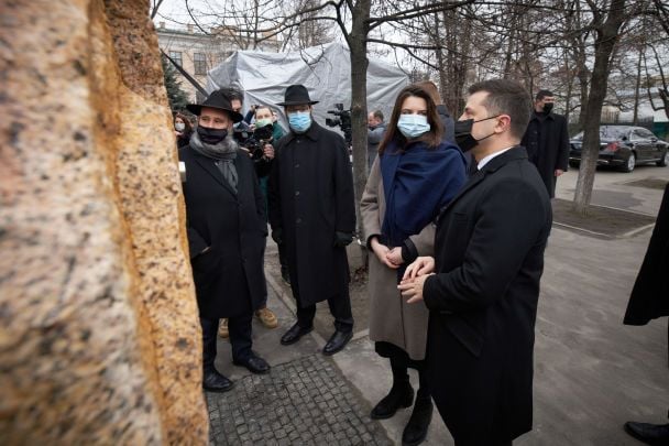 Церемонія відкриття інсталяції "Погляд у минуле", яка присвячена Міжнародному дню пам'яті жертв Голокосту