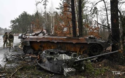 Військові знищили лише на 50 кілометрах Житомирської траси незліченну кількість ворожої техніки
