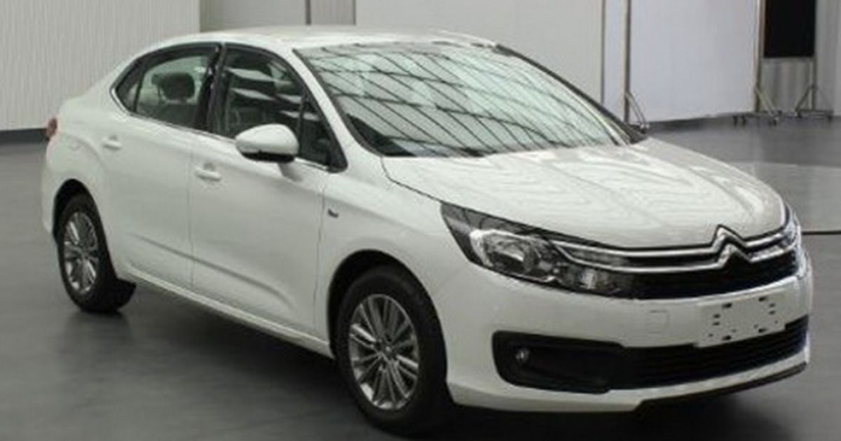 В Сети появились шпионские фото обновленного Citroen C4
