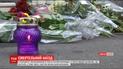 Харьковчане несут цветы и свечи к месту ночной аварии, во время которой погибли 5 человек