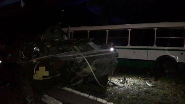 ДТП військового БТР і автобуса на Донеччині_04