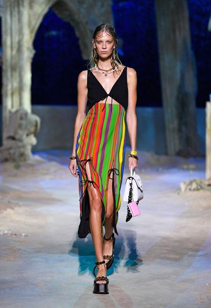 Коллекция Versace трет-а-порте сезона весна-лето 2021 / © East News