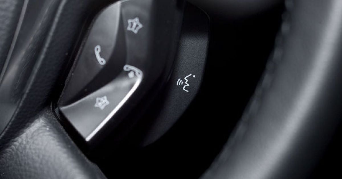 Системы голосового управления функциями авто могут оказаться вне закона