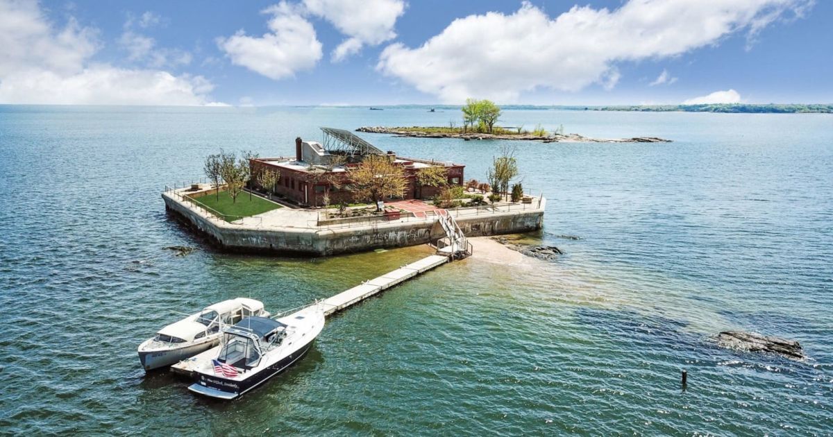 В Нью-Йорке продается необычный дом-остров