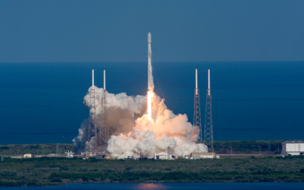 Ракета Falcon 9 успешно стартовала с десятью спутниками связи
