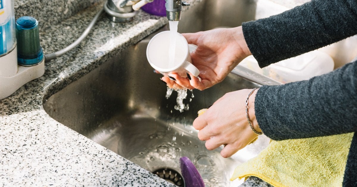 Что нельзя сливать в раковину