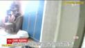 Сами дома: в Луцке прохожие и полицейские спасли мальчика от возможного падения из окна