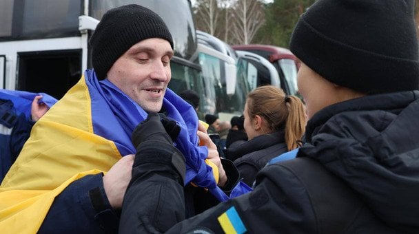 Ще 300 українців сьогодні повернулися додому з російського полону. / © Володимир Зеленський