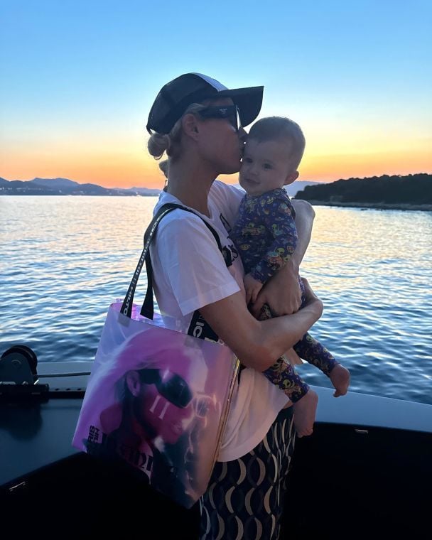 Періс Гілтон з донькою / © instagram.com/parishilton