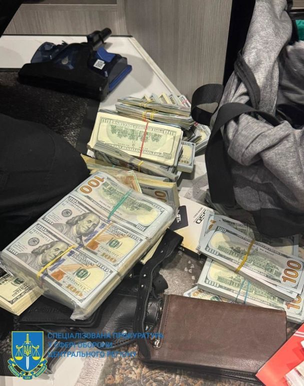 У Києві затримали трьох посадовців Голосіївського ТЦК та трьох цивільних, які допомагали ухилянтам