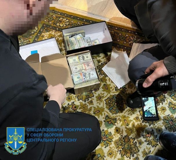 У Києві затримали трьох посадовців Голосіївського ТЦК та трьох цивільних, які допомагали ухилянтам