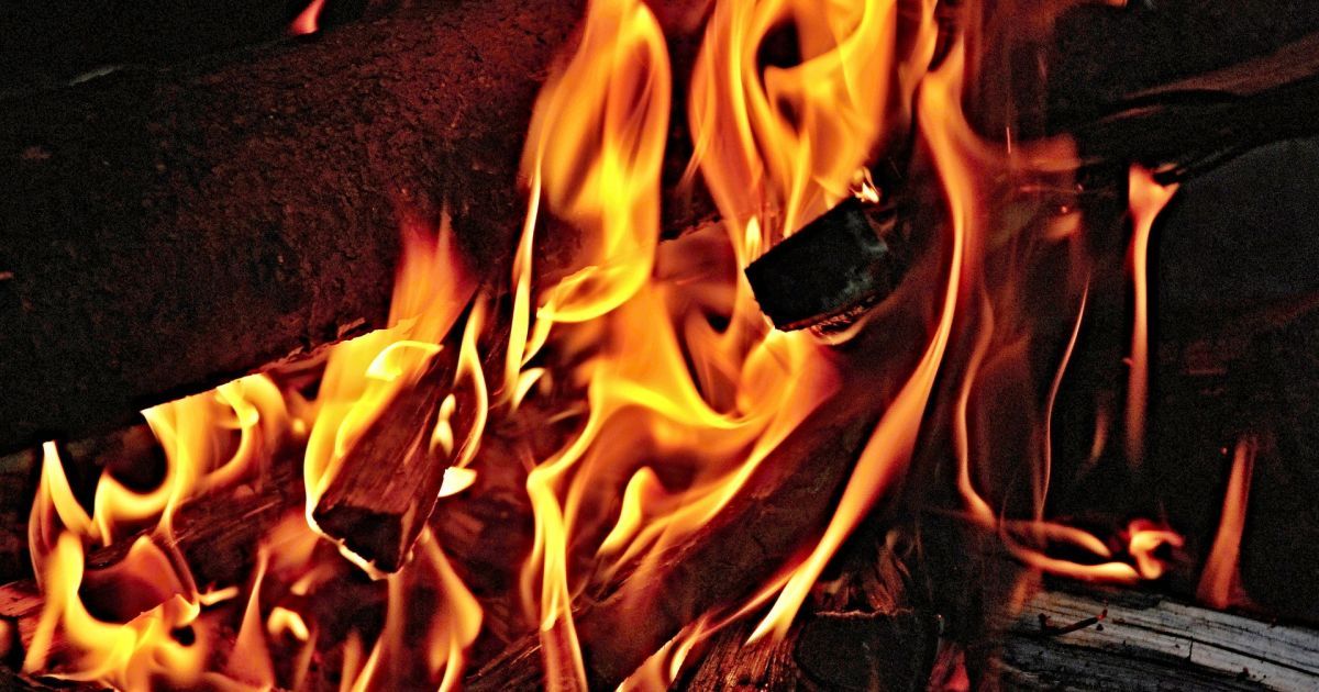 Взрыв на складе с боеприпасами: неизвестные сбросили зажигательные смеси с беспилотников