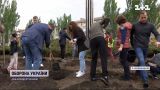 Рассадник из Покровска дарит кусты роз украинским городам, приютившим переселенцев