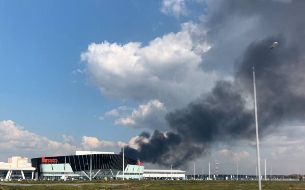 Масштабна пожежа в російському місті Єкатеринбурзі / © із соцмереж