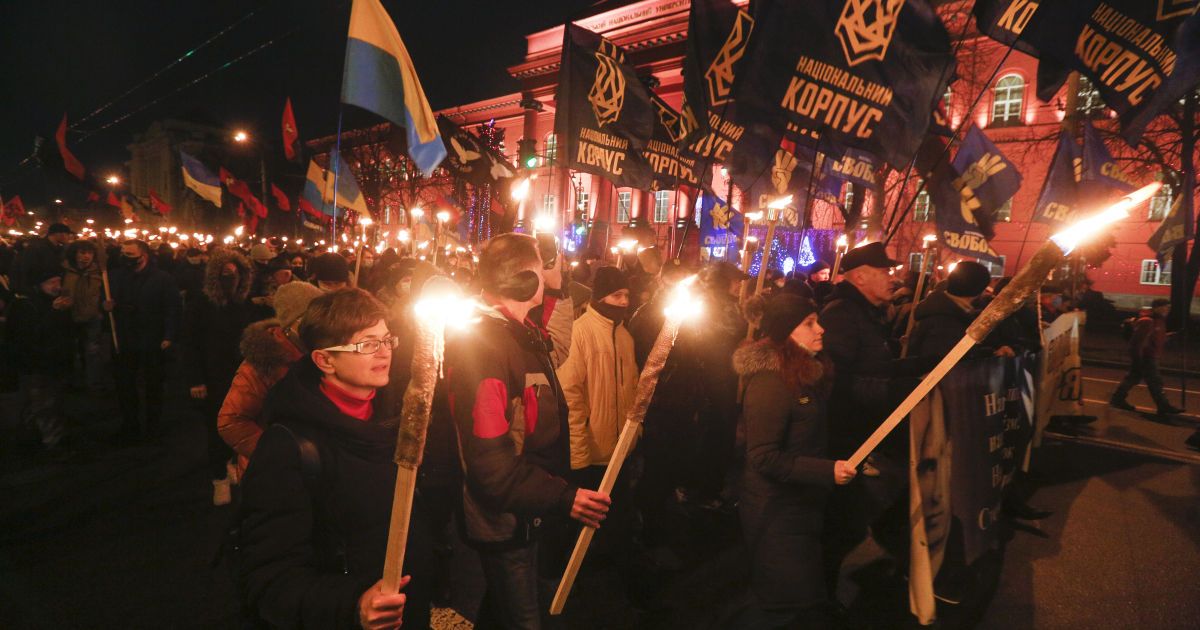 Смолоскипний хід у центрі Києва з нагоди 112-ї річниці від дня народження Бандери_10 / © Associated Press