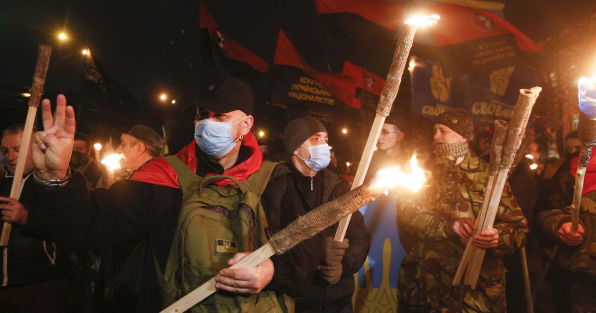 Смолоскипний хід у центрі Києва з нагоди 112-ї річниці від дня народження Бандери_11 / © Associated Press