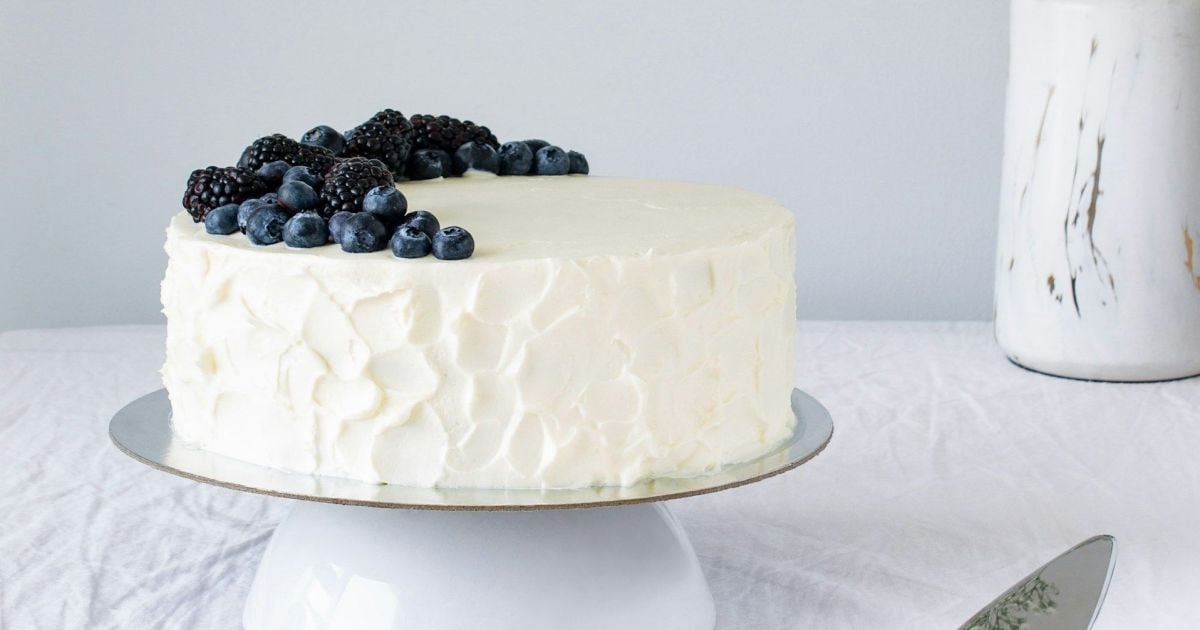 Чим розбавити згущене молоко, щоб отримати ніжний крем на торт