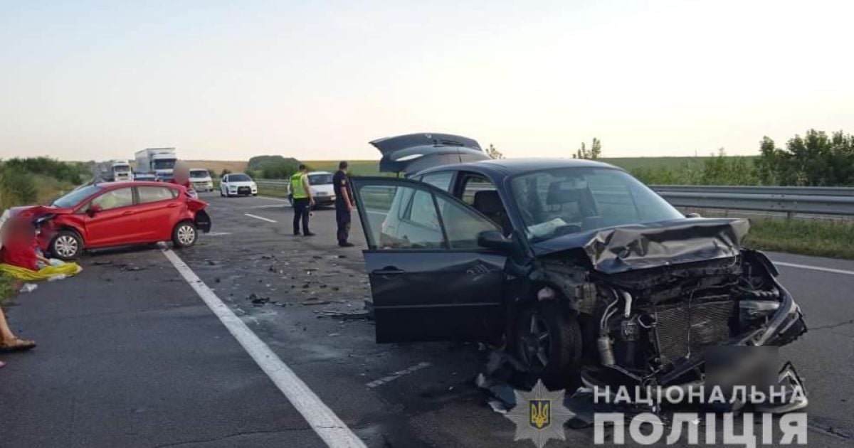 Серйозне зіткнення автівок в Одеській області: постраждали діти