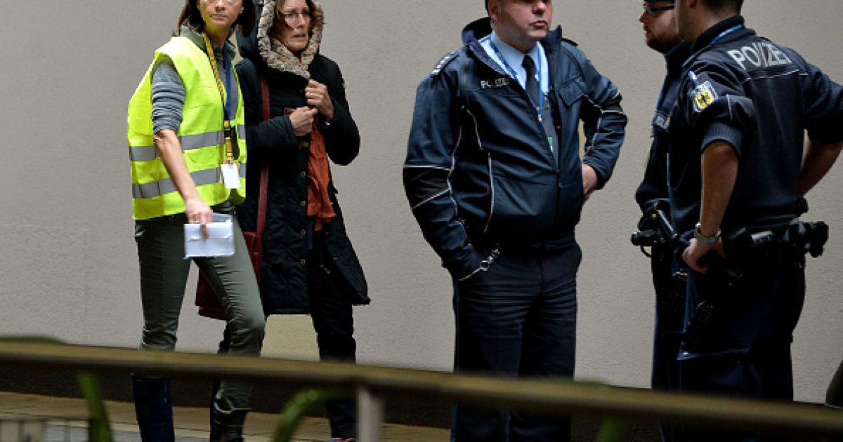 Родные пропавших пассажиров прибывают в аэропорты