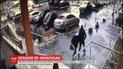В столице мужчина с ножом похитил любимую, чтобы помириться