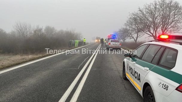 Украинский автобус попал в ДТП в Словакии 17 декабря / © Виталий Глагола