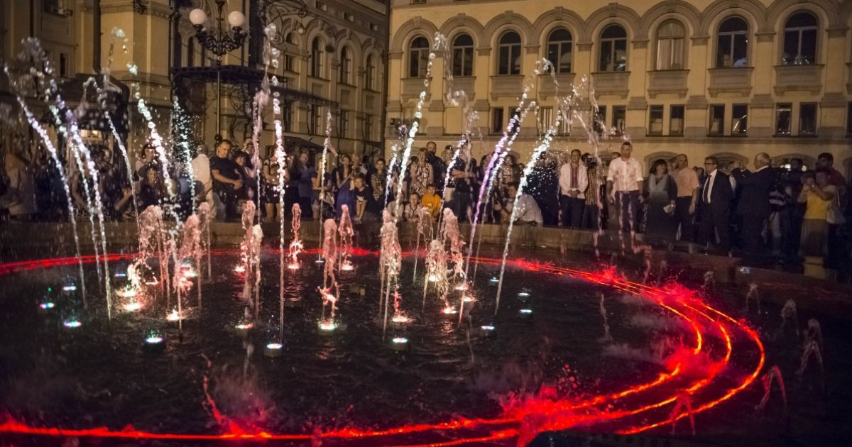 фонтан біля оперного театру в Києві_7 / © КМДА